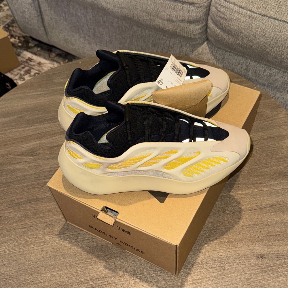 Adidas Yeezy 700 V3 safflower